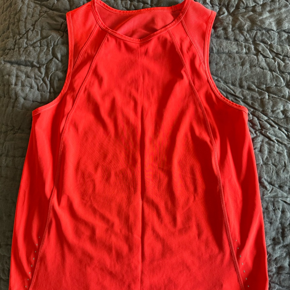 Lulu Lemon sculpt tank top with back vent; size 4; red
